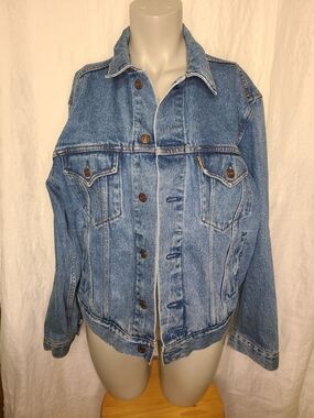 Vintage 80's-90's Levi's Light Blue Women's Denim Trucker Jacket